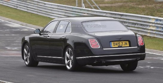 Bentley Mulsanne 2016 и длиннобазная версия замечены в движении (видео)