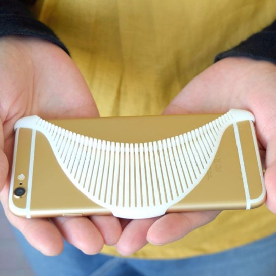Японцы создали чехол в виде ската для iPhone