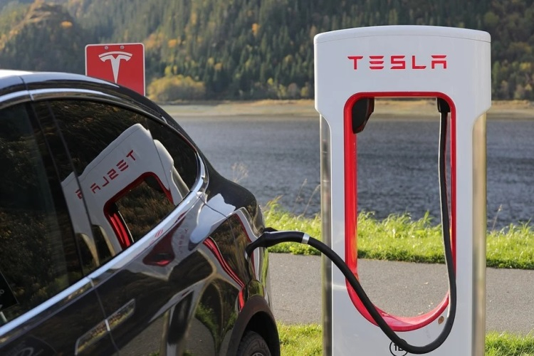 Американский стартап сделал батарею, на которой Tesla Model S смогла проехать 1210 км — вдвое больше нормы