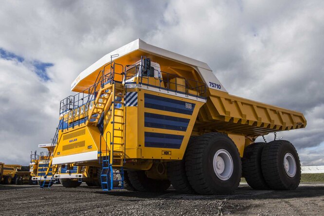 Титан на колесах: истинная мощь самого большого в мире грузовика