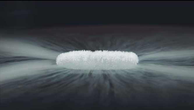 Посмотрите, как испаряется сухой лед: завораживающее видео