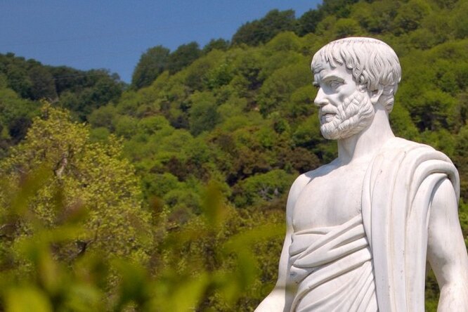 Где находится предполагаемая могила Аристотеля?