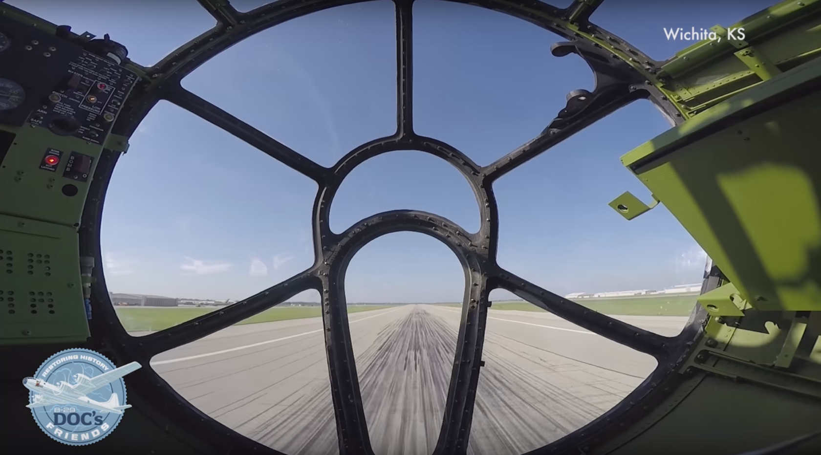 Вид с борта летящего бомбардировщика B-29: видео