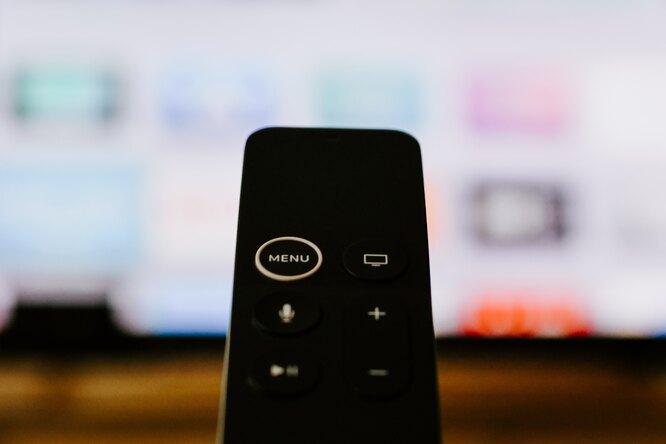 Samsung представила ТВ-пульт, который заряжается через Wi-Fi