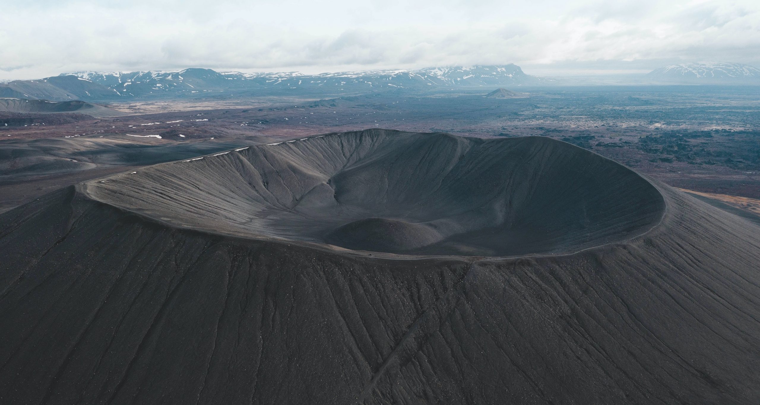 Древнейший ударный кратер Земли возник не по вине астероида: загадка прошлого
