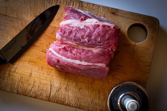 Блогер из США 80 дней питался только сырым мясом, чтобы проверить, сколько он продержится