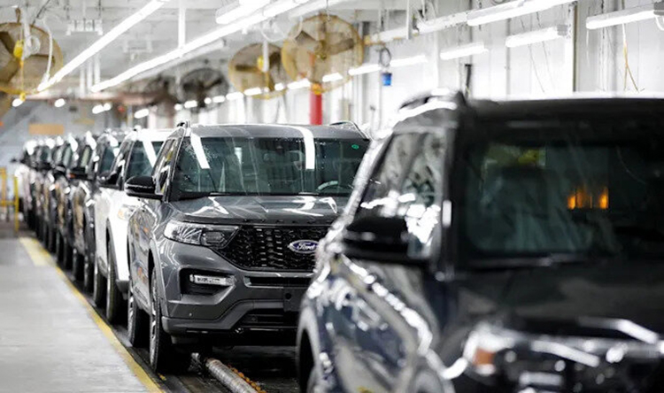 С 7 февраля Ford сократит производство автомобилей на восьми заводах из-за нехватки полупроводников