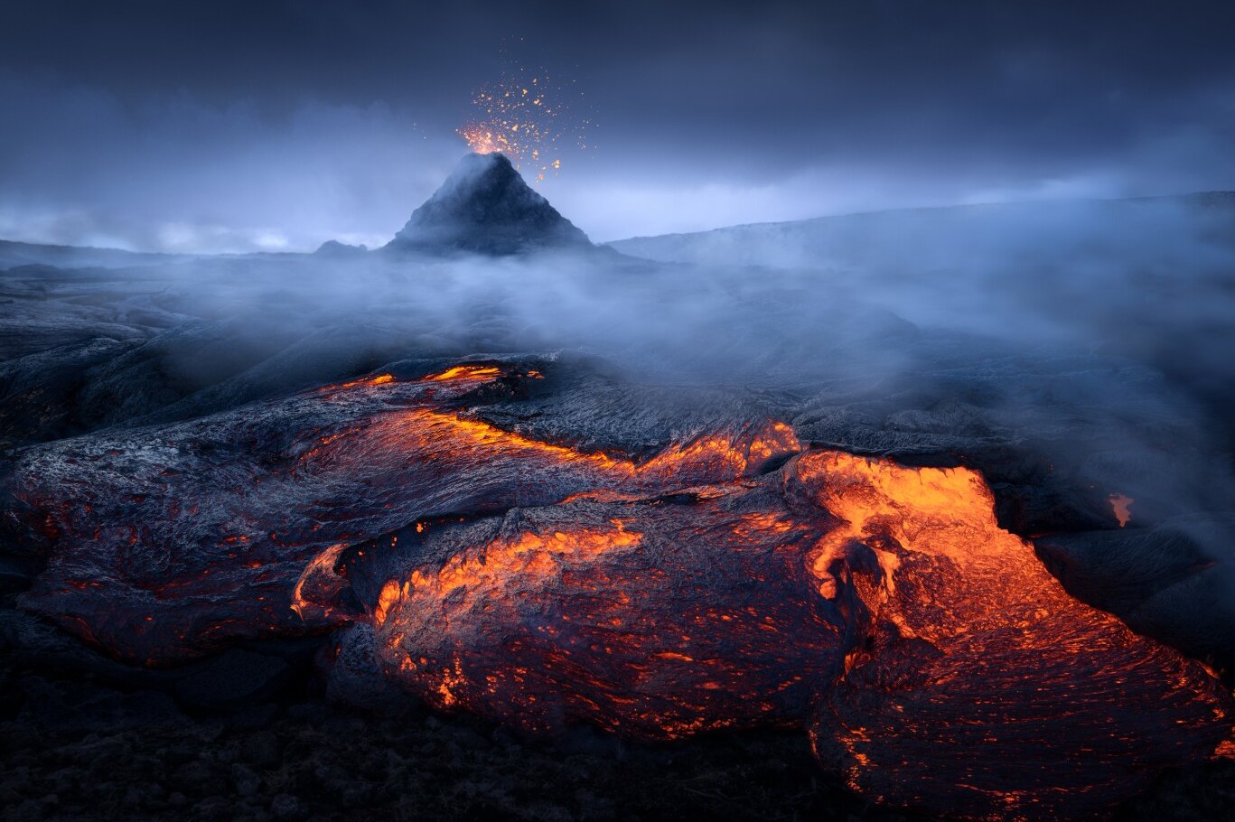 Фантастические снимки победителей конкурса пейзажной фотографии: спуск в Преисподнюю и туманные горы