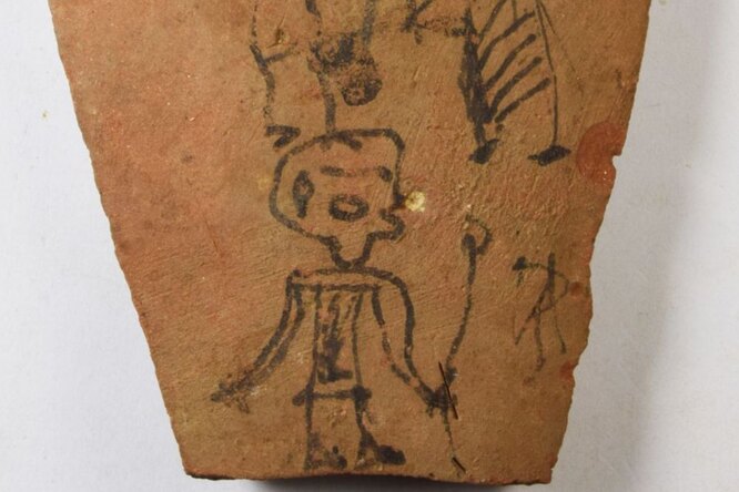 Археологи нашли древнеегипетские «школьные тетради». На них сохранились фрагменты «домашней работы» детей