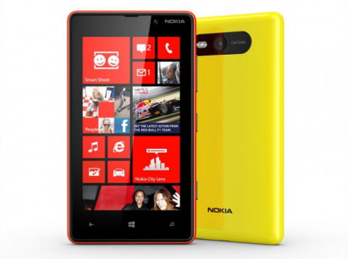 Nokia Lumia 820 – младший брат с большими амбициями