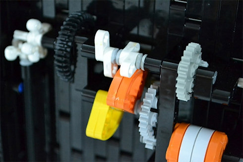 Часы Time Twister 2 из конструктора Lego