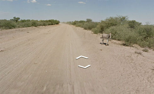 Автомобиль Google Street View оказался в центре скандала Автомобиль Google Street View оказался в центре скандала