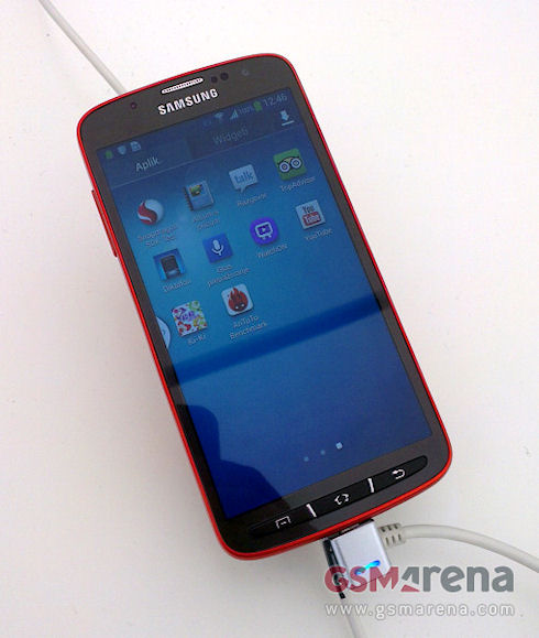 Первые фотографии Samsung Galaxy S IV Active