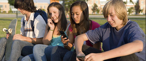 Молодежь мигрирует из Facebook в Twitter Молодежь мигрирует из Facebook в Twitter