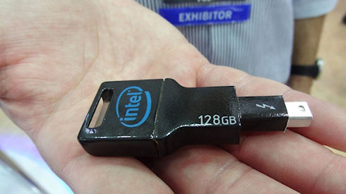 Intel показала флешку для порта Thunderbolt