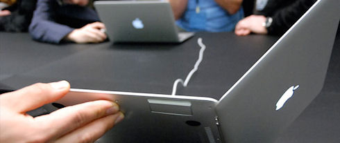 Adobe обвинила Apple в мерцании MacBook Air при работе с Photoshop