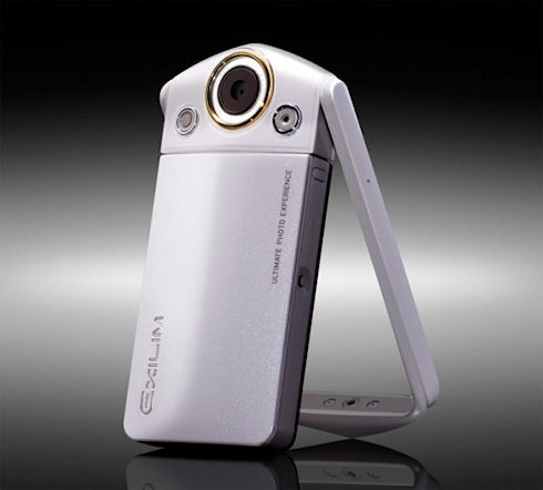 Casio Exilim EX-TR15 – камера с функцией «автопортрета»