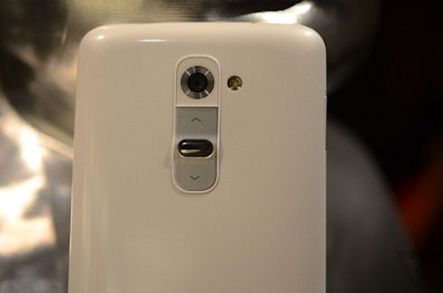 LG G2 – новый флагман с диагональю 5,2 дюйма LG G2 – новый флагман с диагональю 5,2 дюйма