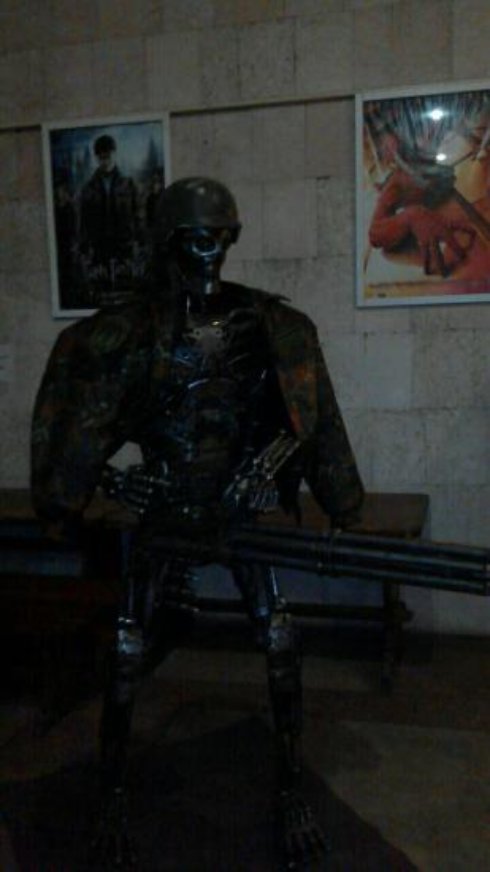 Бойцы АТО пугают террористов «терминатором» (Фото)