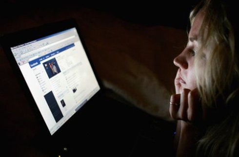 Facebook поможет избежать самоубийства