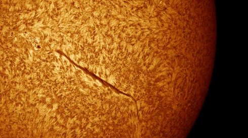 На солнце образовалась трещина длиной в миллион километров (ВИДЕО)