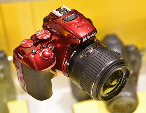 Nikon презентовала фотокамеру с поворотным сенсорным экраном