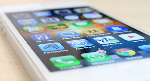 Почему именно iPhone? Почему именно iPhone?