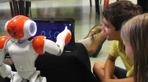 Робот-гуманоид будет учить детей писать и читать