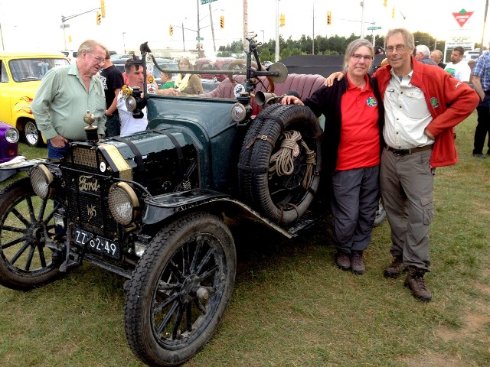 Супруги пенсионеры проехали 80 тыс. км на машине 1915 года выпуска