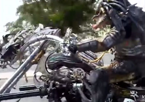 Тайский энтузиаст соорудил мотоцикл для Хищника (Видео)
