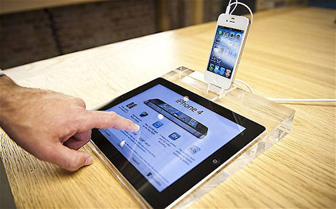 В Apple Store 2.0 iPad 2 заменил бумажные ценники