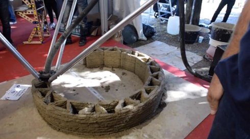 В Италии строят дома из грязи при помощи 3D-принтера