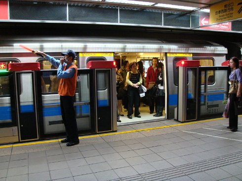 В метро появится система предотвращения самоубийств